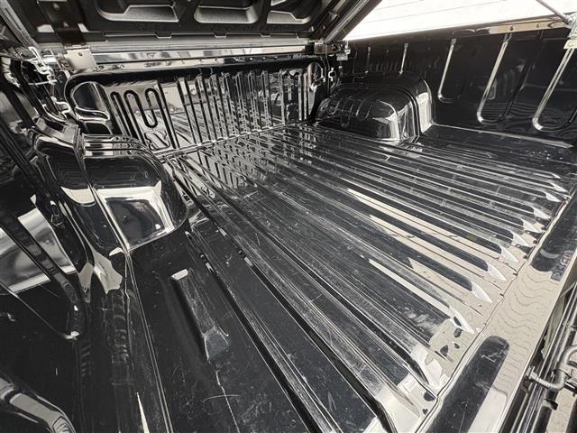 Toyota HILUX 2023 8385010-2