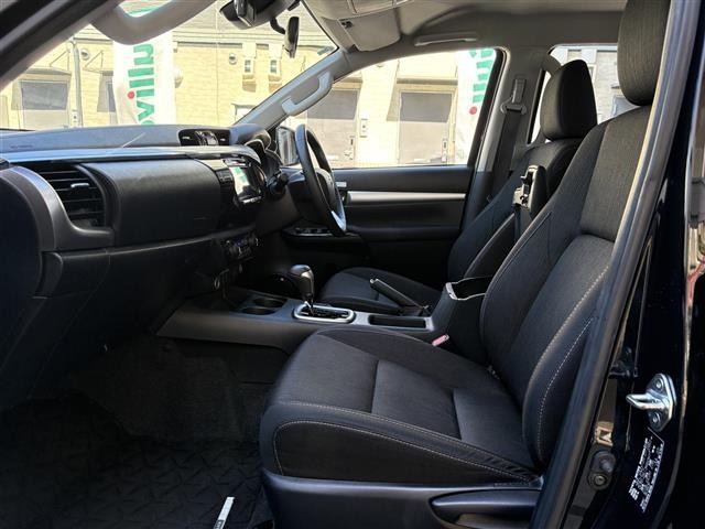 Toyota HILUX 2023 8385010-9