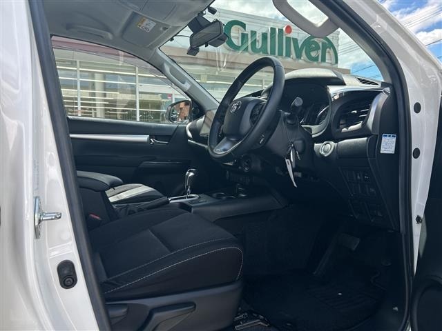 Toyota HILUX 2021 8385070-6