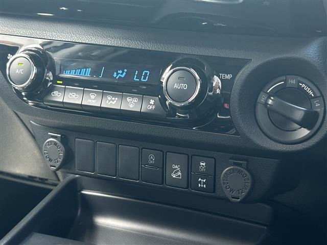 Toyota HILUX 2021 8385070-7