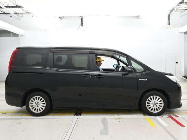 Toyota NOAH 2014 8421198-3