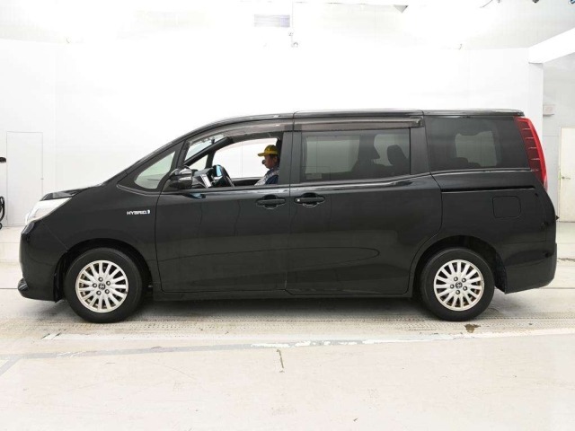 Toyota NOAH 2014 8421198-4