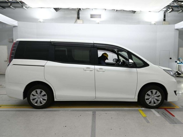 Toyota NOAH 2019 8421199-3