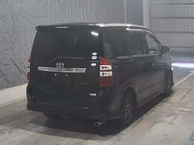 Toyota NOAH 2012 8421201-1