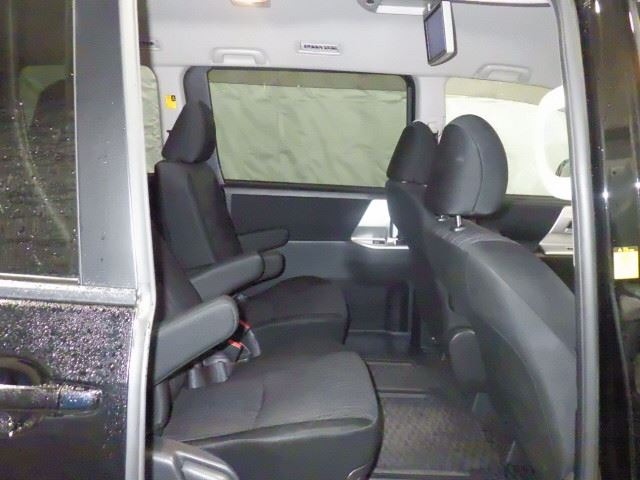 Toyota NOAH 2012 8421201-5