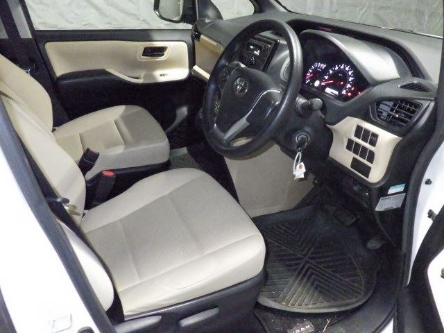 Toyota NOAH 2016 8421202-3