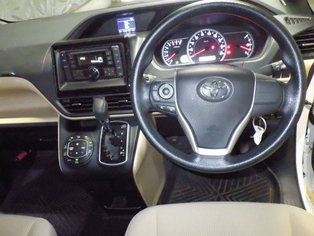 Toyota NOAH 2016 8421202-4