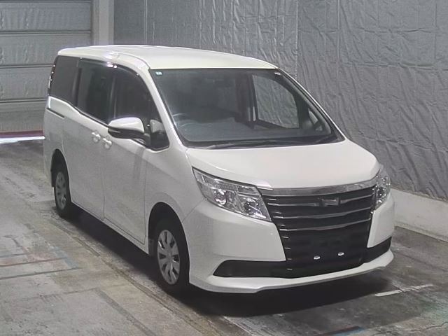 Toyota NOAH 2016 8421202-7