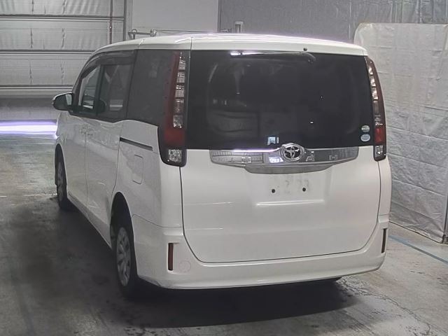 Toyota NOAH 2016 8421202-8