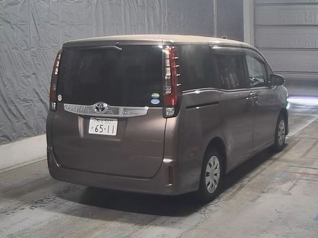 Toyota NOAH 2014 8421210-1
