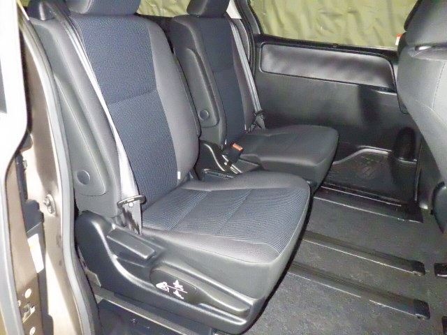 Toyota NOAH 2014 8421210-5