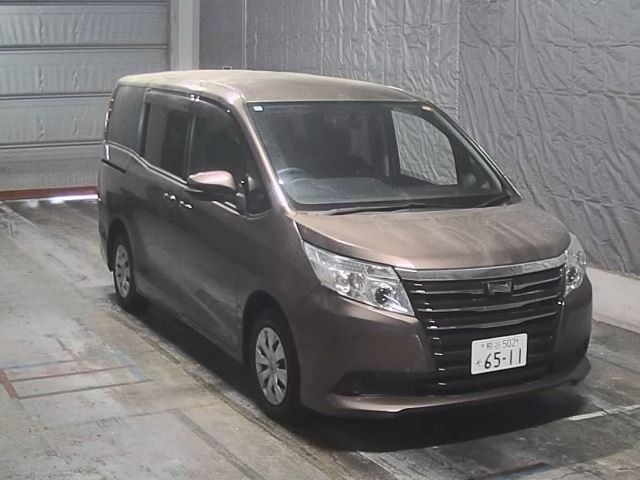 Toyota NOAH 2014 8421210-7