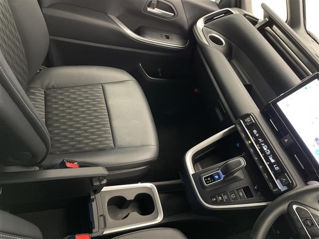 Toyota NOAH 2023 8421364-2