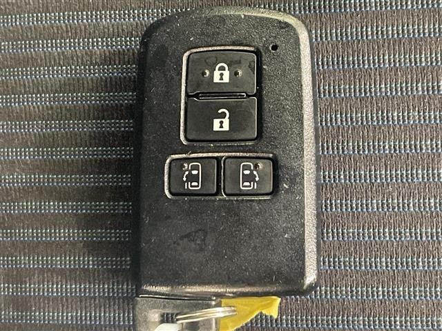 Toyota NOAH 2017 8421365-1