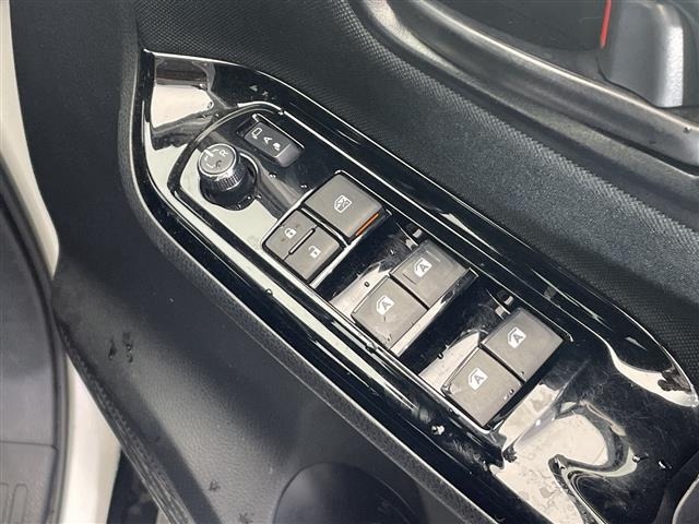 Toyota NOAH 2017 8421365-12