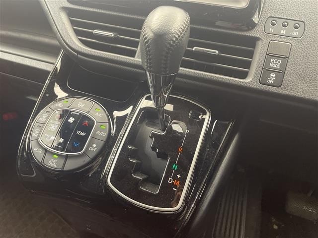 Toyota NOAH 2017 8421365-20