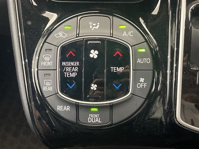 Toyota NOAH 2017 8421365-22