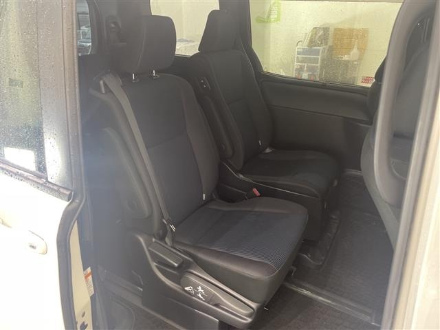 Toyota NOAH 2017 8421365-6