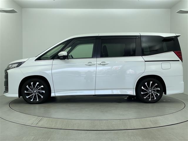 Toyota NOAH 2023 8421368-2