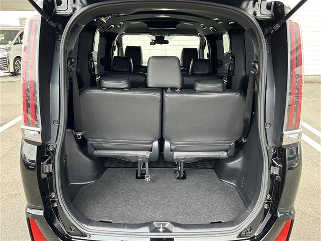 Toyota NOAH 2018 8421369-11