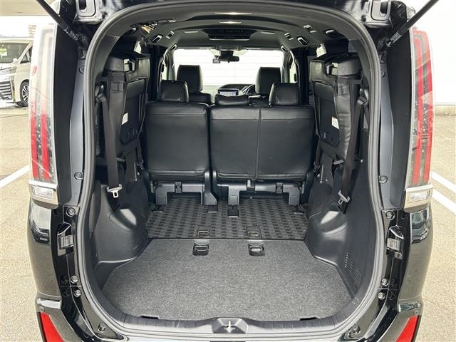 Toyota NOAH 2018 8421369-12