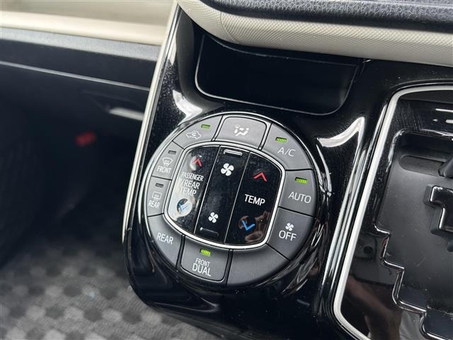 Toyota NOAH 2018 8421369-6