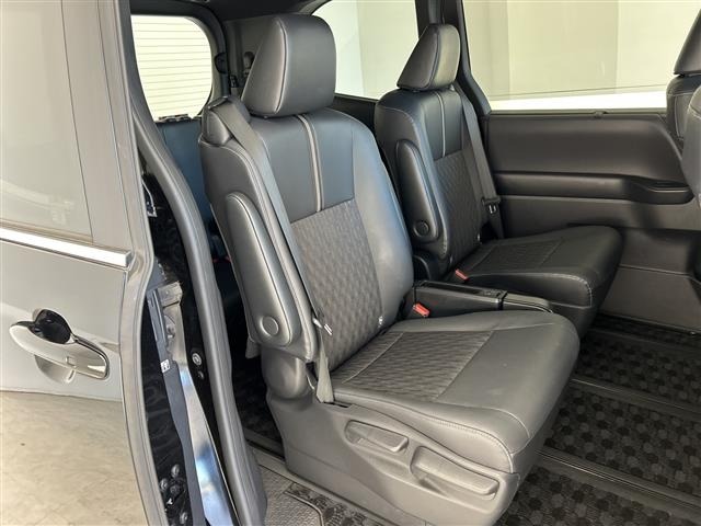 Toyota NOAH 2023 8421371-11