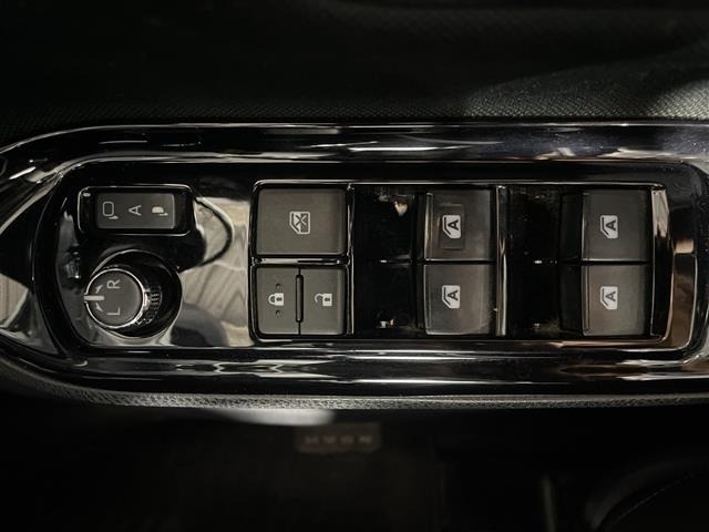 Toyota NOAH 2017 8421385-11