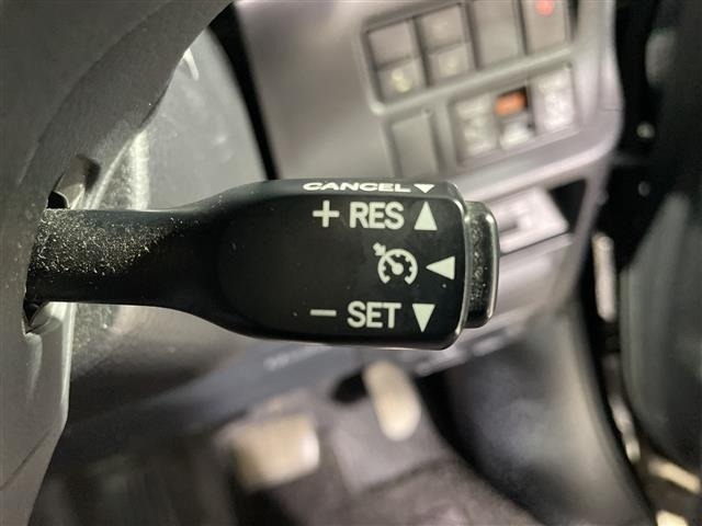 Toyota NOAH 2017 8421385-23