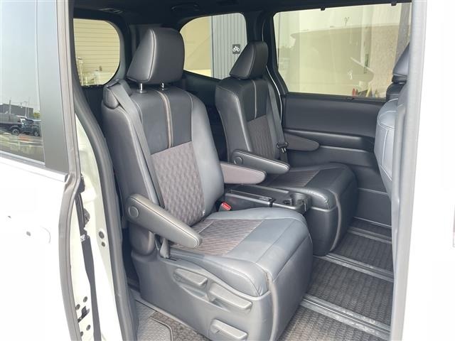 Toyota NOAH 2023 8421417-11