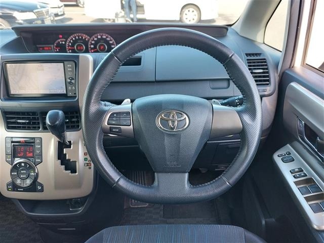 Toyota NOAH 2011 8421428-11