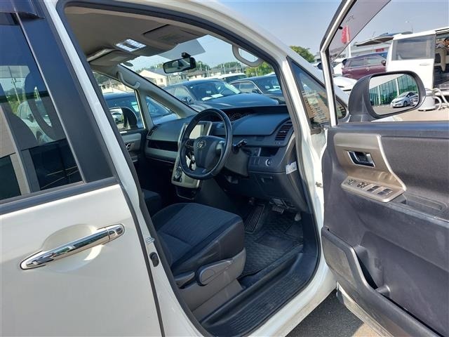 Toyota NOAH 2011 8421428-2
