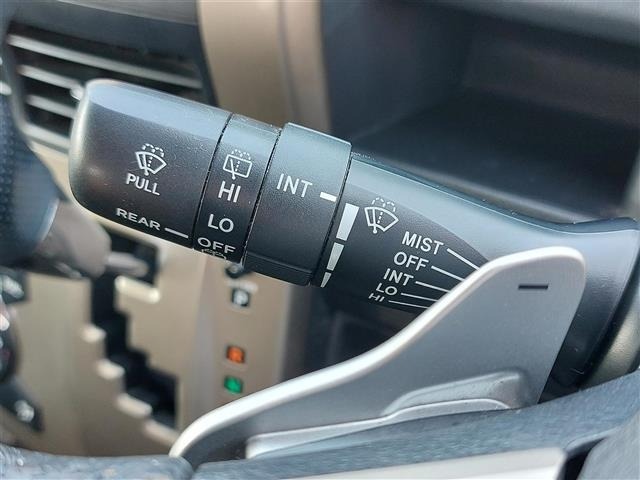 Toyota NOAH 2011 8421428-26