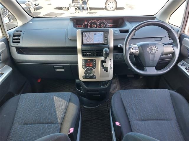 Toyota NOAH 2011 8421428-28