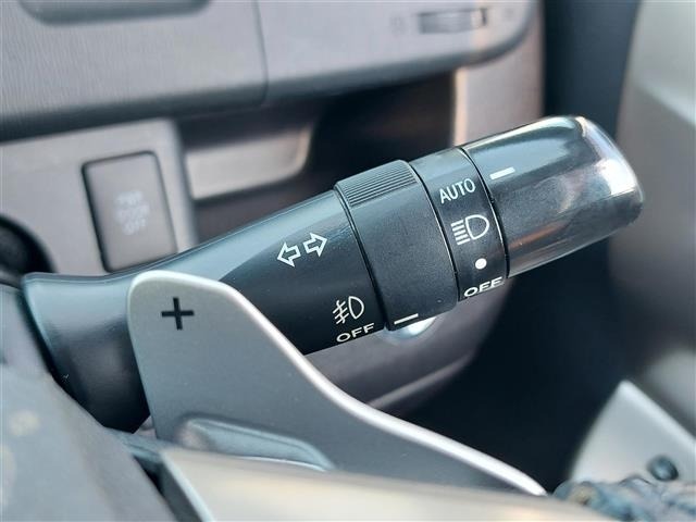 Toyota NOAH 2011 8421428-34
