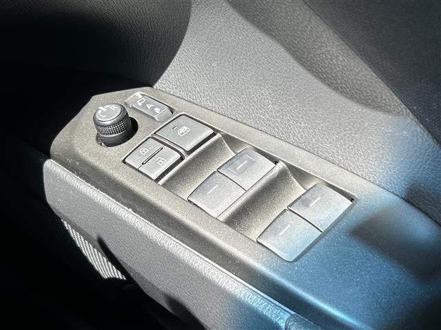 Toyota CAMRY 2023 8425091-18