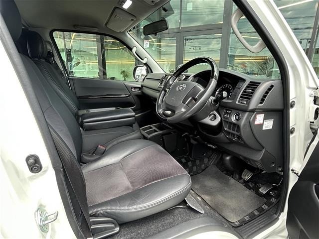 Toyota HIACE VAN 2017 8439815-3