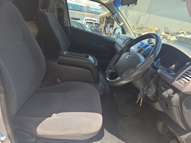 Toyota HIACE WAGON 2013 8443472-6