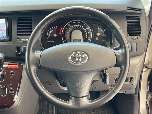 Toyota ISIS 2006 8431768-10