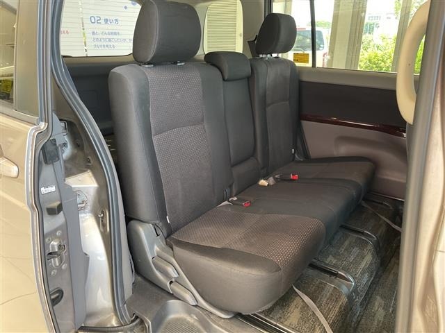 Toyota ISIS 2006 8431768-12