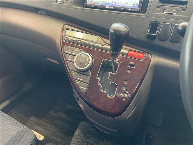 Toyota ISIS 2006 8431768-18