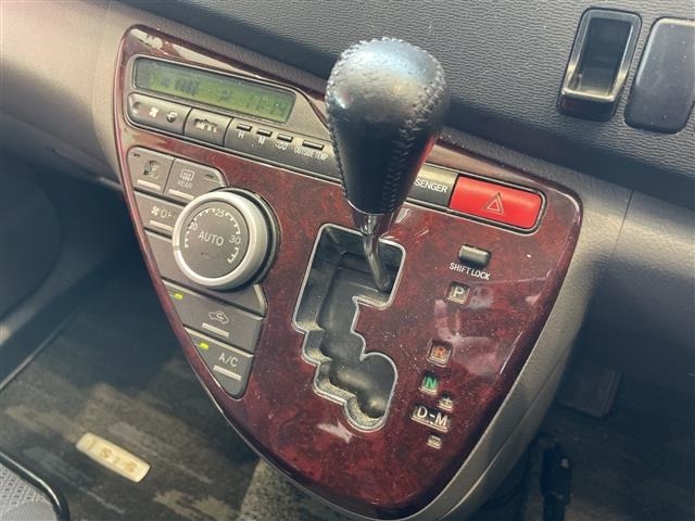 Toyota ISIS 2006 8431768-5