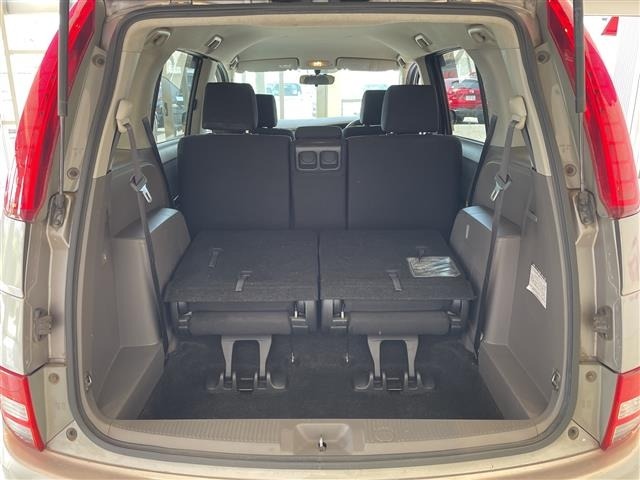 Toyota ISIS 2006 8431768-7