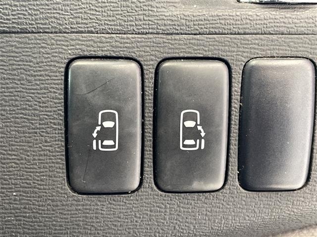 Toyota ISIS 2006 8431768-8