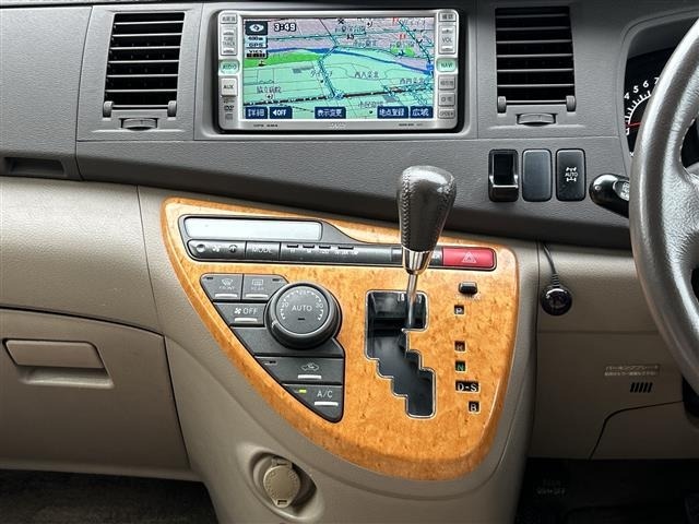 Toyota ISIS 2006 8431775-1