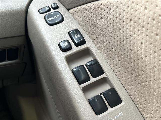 Toyota ISIS 2006 8431775-10