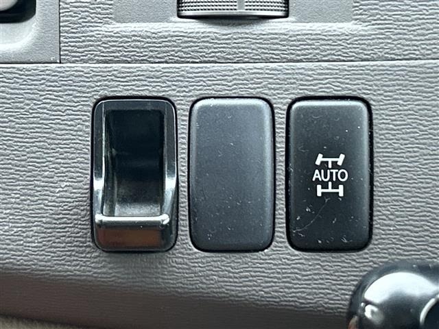 Toyota ISIS 2006 8431775-8