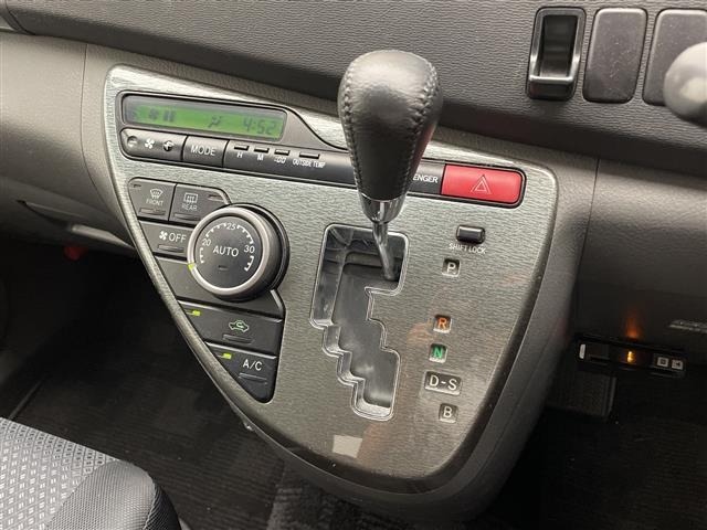 Toyota ISIS 2009 8431782-15