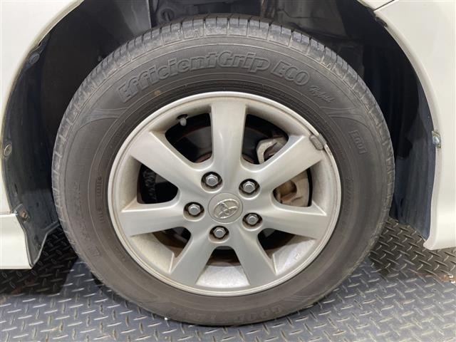 Toyota ISIS 2009 8431782-2