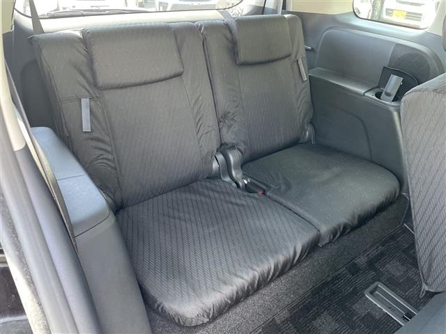Toyota ISIS 2012 8431783-12